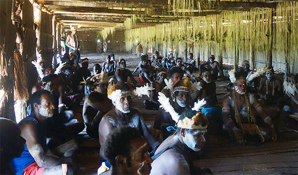 Папуасский народ асматы