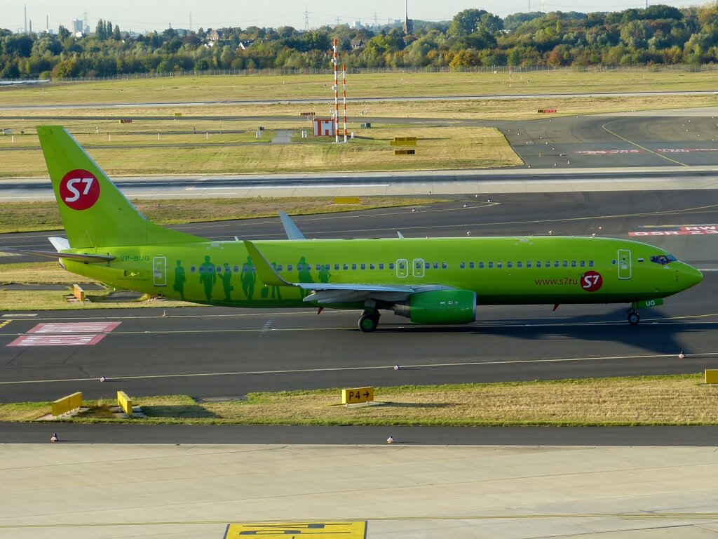 Tv s7. Самолёт s7 Airlines Boeing 737-800. Самолёт s7 Боинг 737. Самолёт Боинг 737-800 s7. Самолёт s7 Airlines Боинг 737 800.