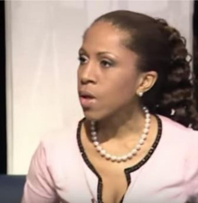 Елена Ханга