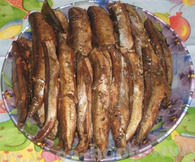 Эта рыбка на вкус получается как шпроты и готовится не долго.
