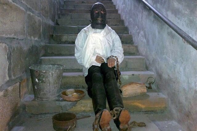 Железная маска, история, слухи, легенды, Франция, тюрьма, загадка, тайна