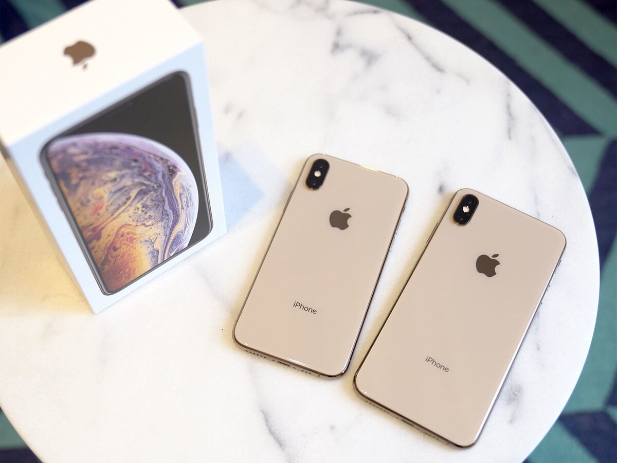 Традиционно при выпуске новой линейки телефонов марки Apple проводится обширная пиар-кампания, которая включает презентацию устройств самой компанией, последующие обзоры устройств блогерами, печатными изданиями и магазинами электроники.