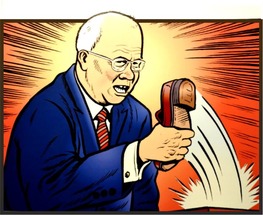 Никита Сергеевич стучит ботинком по трибуне