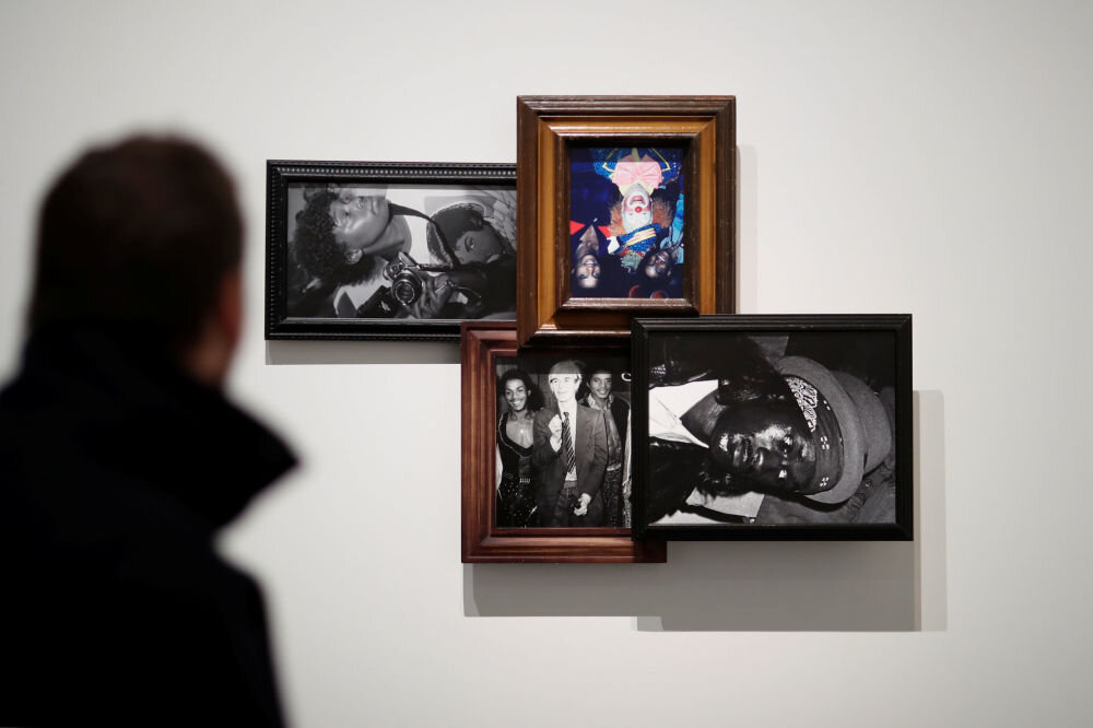 Организаторы предприняли попытку исследовать влияние короля поп-музыки на современное искусство.
