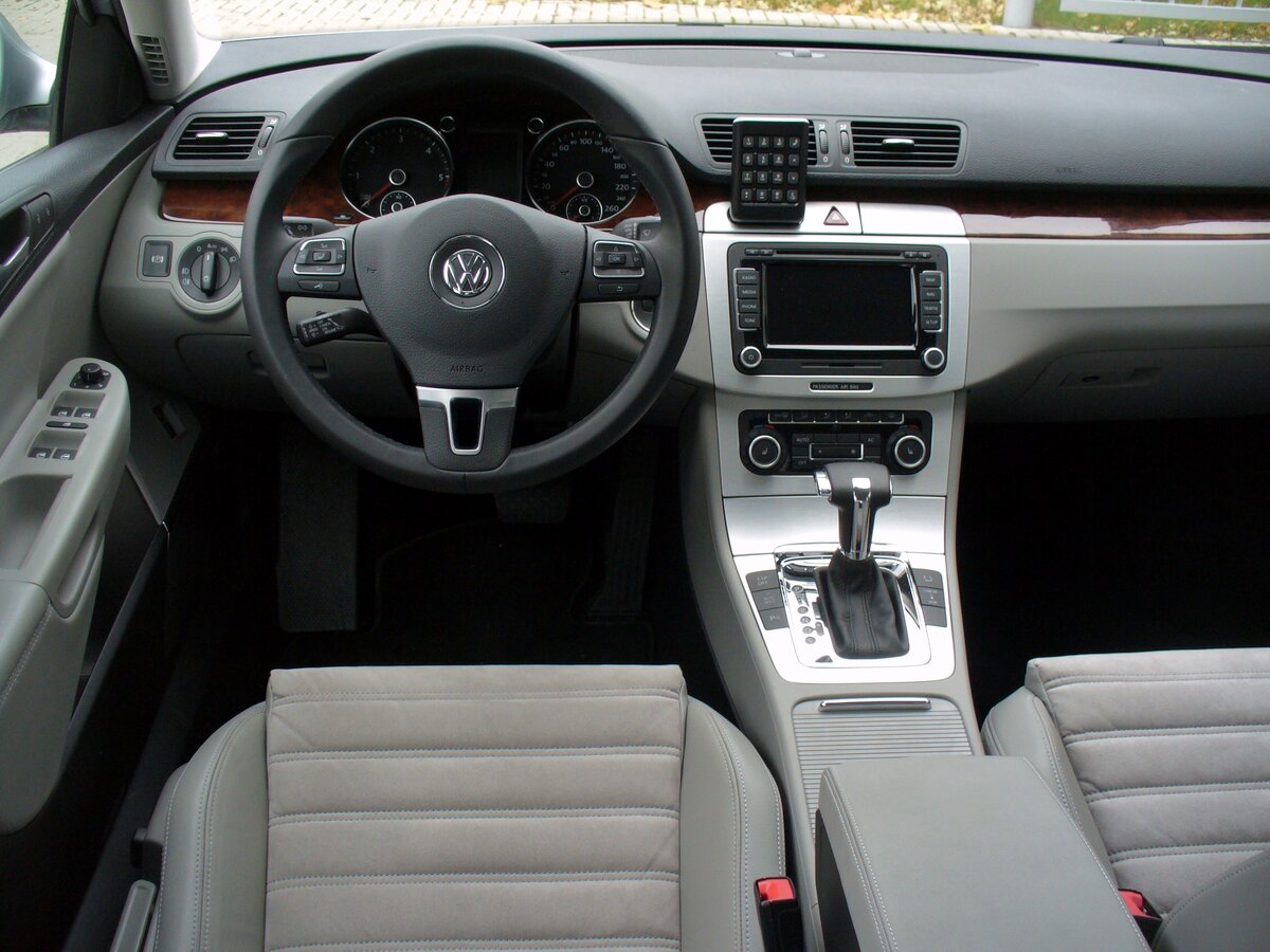 Фольксваген Пассат в6 салон. Volkswagen Passat b6 Interior. Фольксваген Пассат б6 салон. Фольксваген Пассат б6 комплектации.