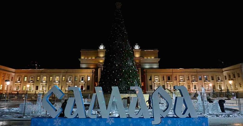  Подготовили обзор главных новогодних мероприятий города. Площадь Куйбышева Она станет центральной площадкой празднования Нового года.  В этом году праздничная программа начнется в 22.30.