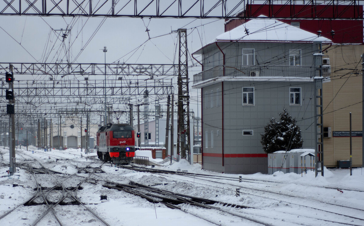 Станция ленинградская фото. Станция Москва Ленинградский. Тупики Ленинградского вокзала. Здания вокзалов в Ленинградской области. ТЭМ 18в Ленинградский вокзал.