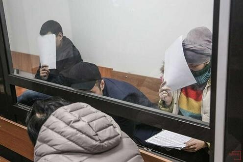  Обвиняемые по делу об убийстве Дениса Тена в зале суда. Фото с сайта Informburo.kz