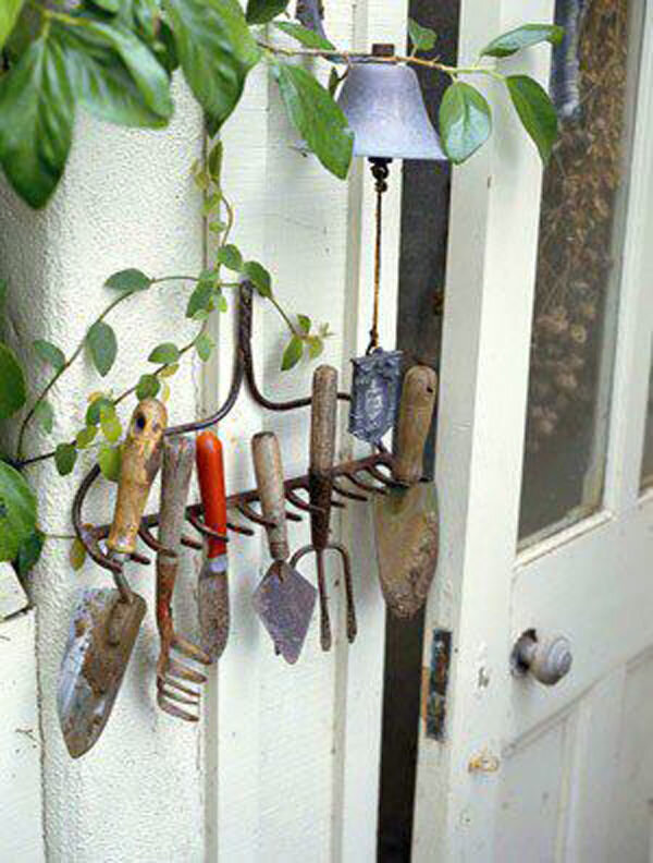Хранение садового инвентаря на даче: простые и практичные идеи