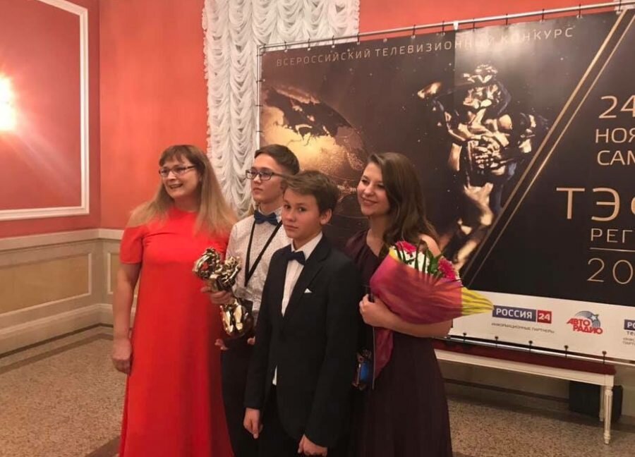 Татьяна Гартман (крайняя слева) со своими воспитанниками 