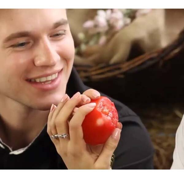 
Если у вас на данный момент нет партнера, не расстраивайтесь. В поцелуе, как в спорте – даже при отсутствии участия в соревнованиях всегда есть место тренировкам. Помните, что только с помощью постоянной практики вы можете отточить способности и показать их в нужный момент.