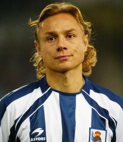 на фото Валерий в форме команды "Реал Соседад" (Испания)