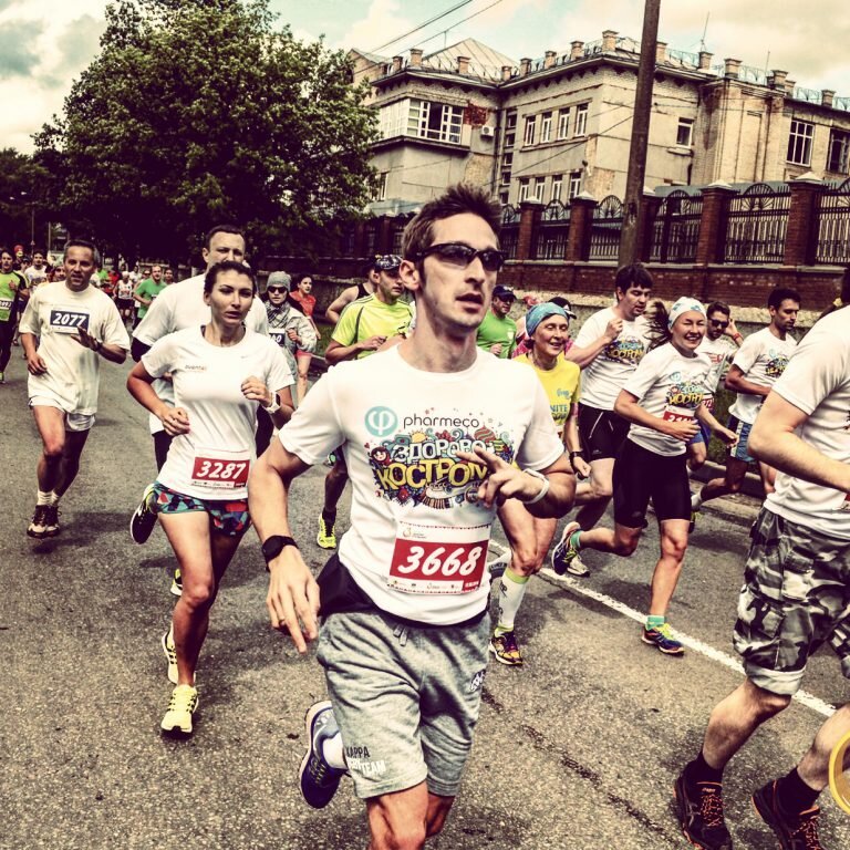 За 30 лет своей жизни я и близко не подходил ни к одному виду спорта. И вдруг решил, что пора. Учитывая полное отсутствие свободного времени, я выбрал бег.