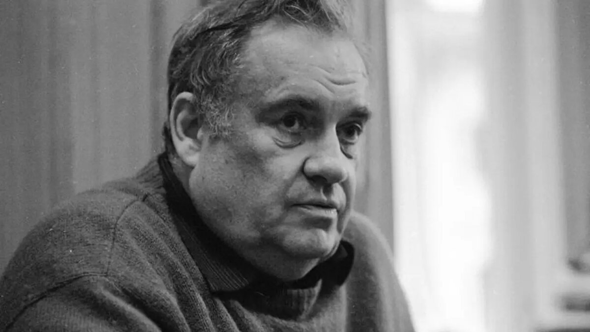 Рязанов часто сталкивался с цензурой, которая тормозила его работу