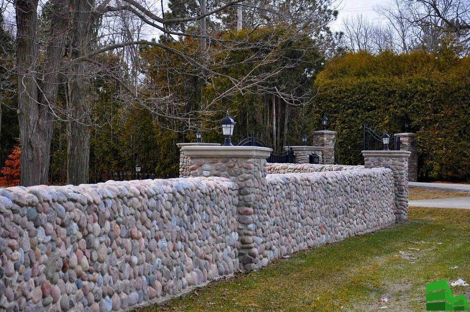 Как построить красивый каменный забор своими руками