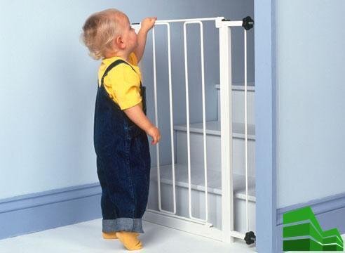 Защищаем детей от лестниц воротами безопасности