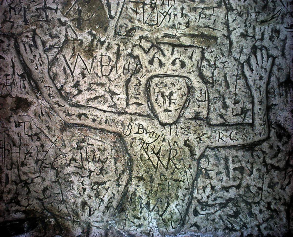 Таинственные символы в пещерах. Пещера Ройстон. Бразильский камень с загадочными символами. Символ пещеры. Загадочная табличка