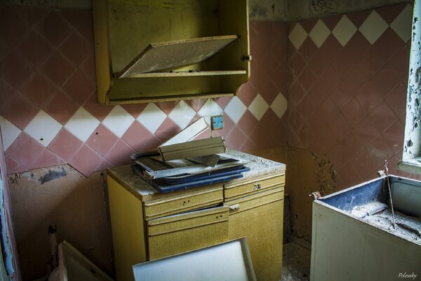 Заброшенные квартиры Чернобыля - кухни в Припяти