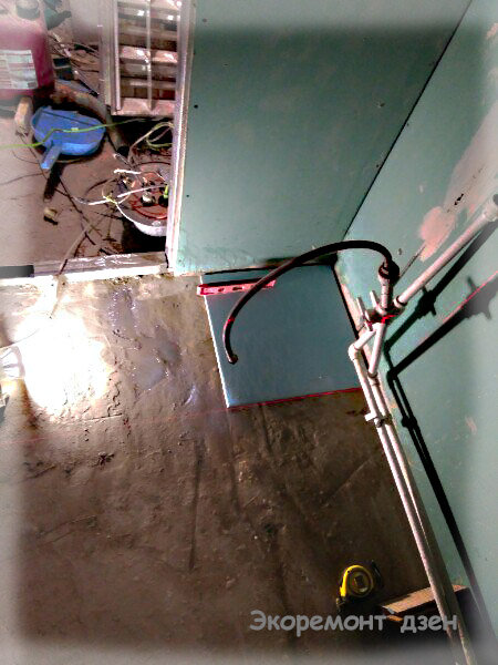 Начало кладки плитки на пол,