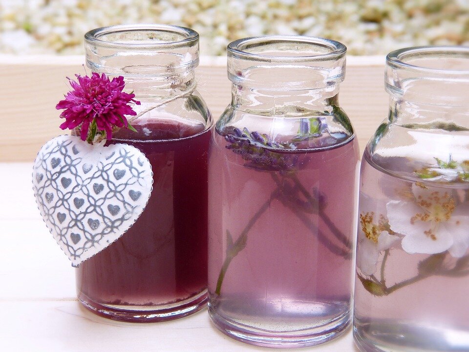 https://cdn.pixabay.com/photo/2019/06/09/20/01/water-4262799_960_720.jpg