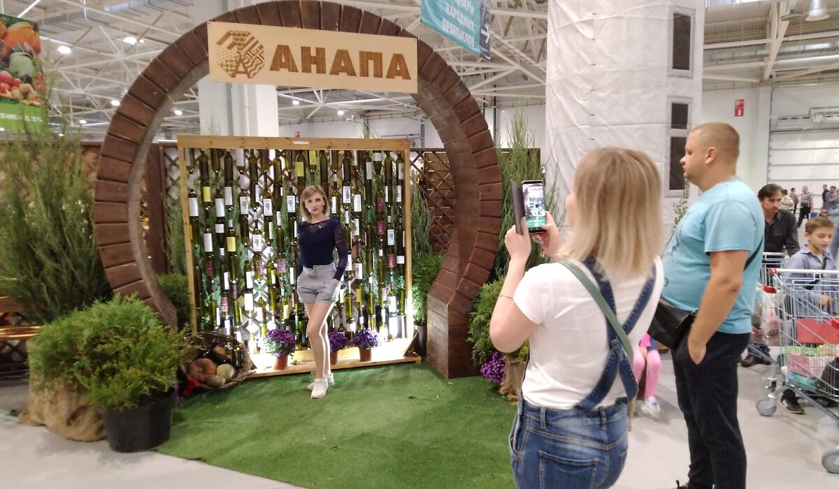 Фотографируют себя и близких