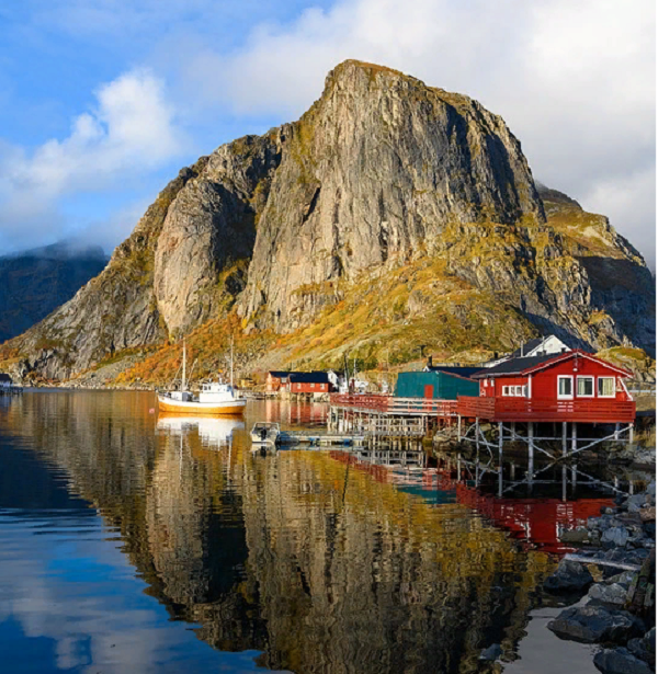 https://cdn.pixabay.com/photo/2019/10/30/19/20/norway-4590348_960_720.jpg