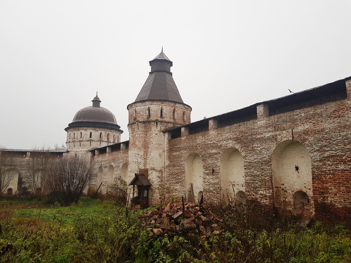крепость монастыря