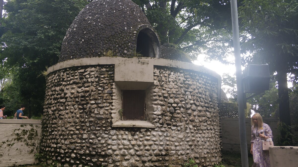 Надкусанное каменное яйцо