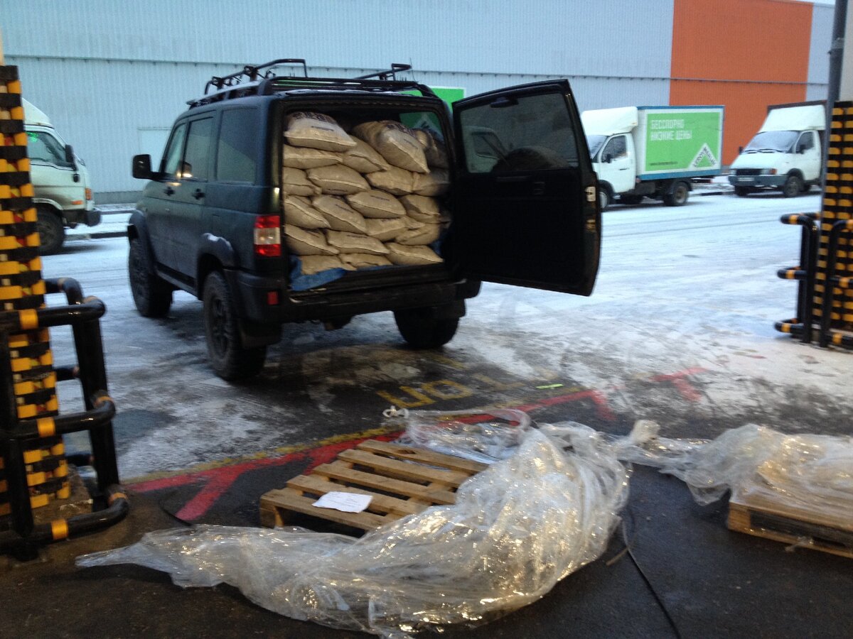 Загрузил. Мешки по 40 л.  Итого 1,8 м3. Общий вес  405 кг.