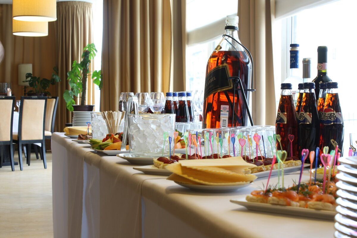 Фурщет был на хорошем гастрономическом и алкогольном уровне...:-)