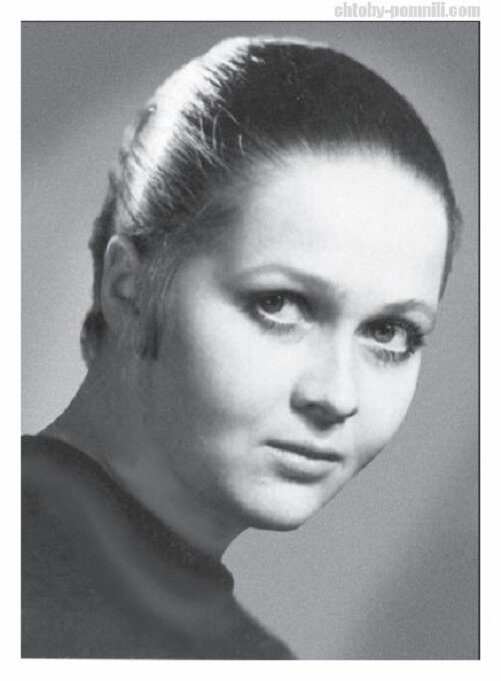 Фото-портрет юной Натальи Гундаревой из открытого источника в сети