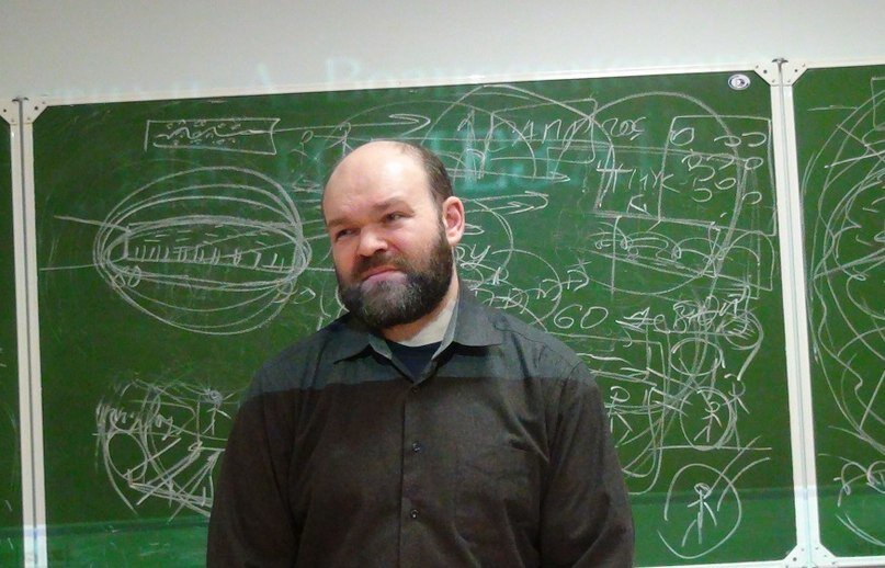 Алексей Васильевич Холопов на одной из своих лекций 