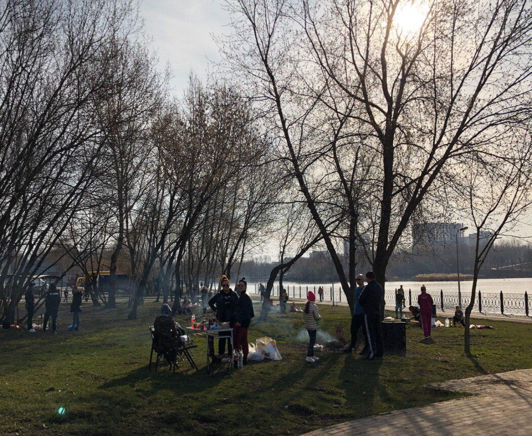 Ну разве можно в такой день оставаться дома? Видимо так решили многие!