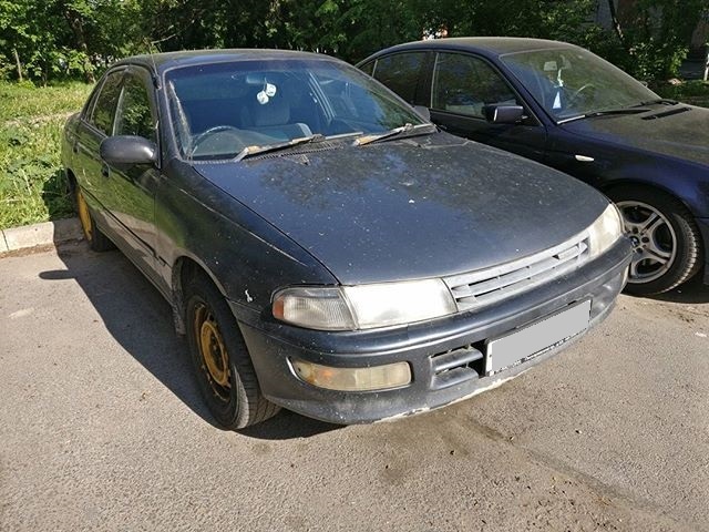 ...праворульную Тойоту Карину 1993 г.в. цвета мокрый асфальт. 