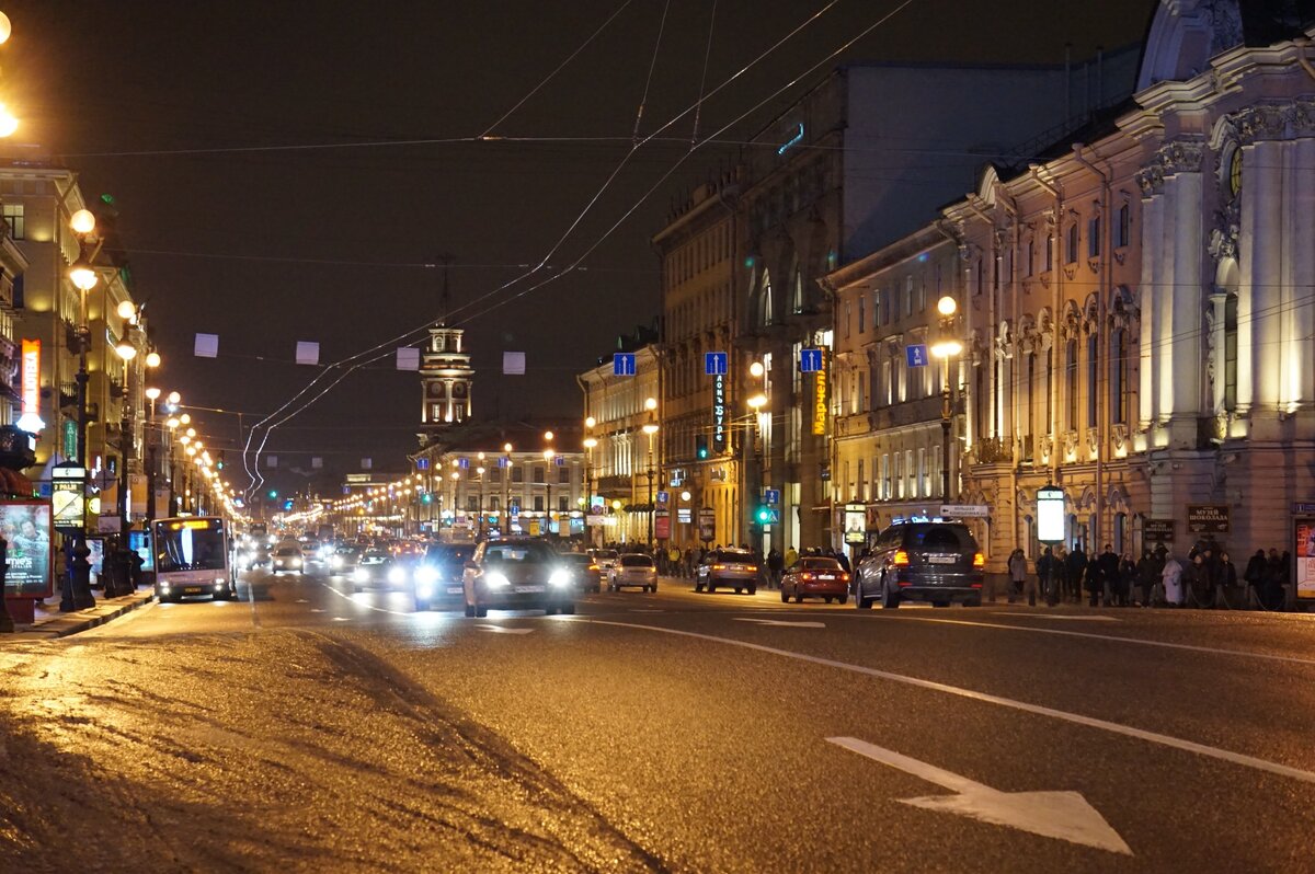 Невский проспект вечером фото