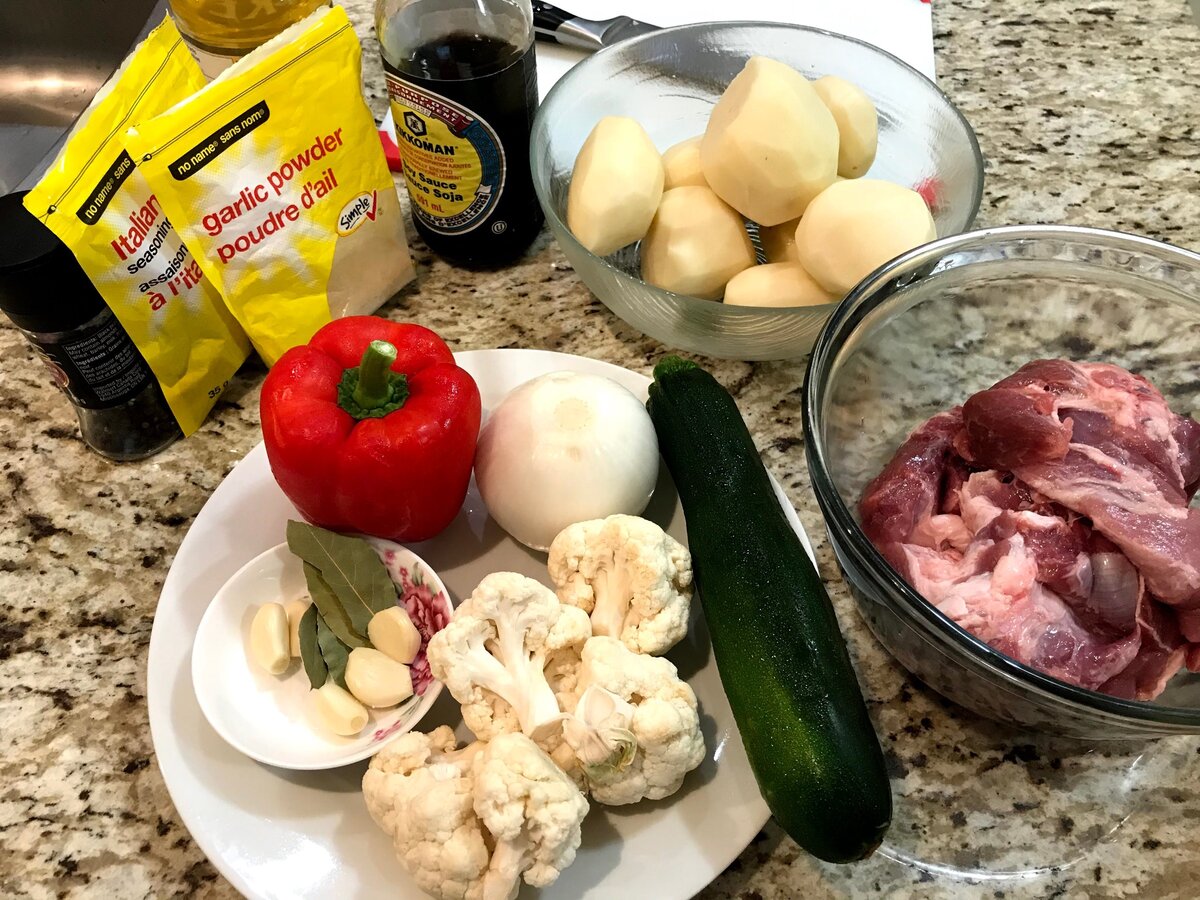 Жаркое из свинины с картошкой в кастрюле. Простой рецепт