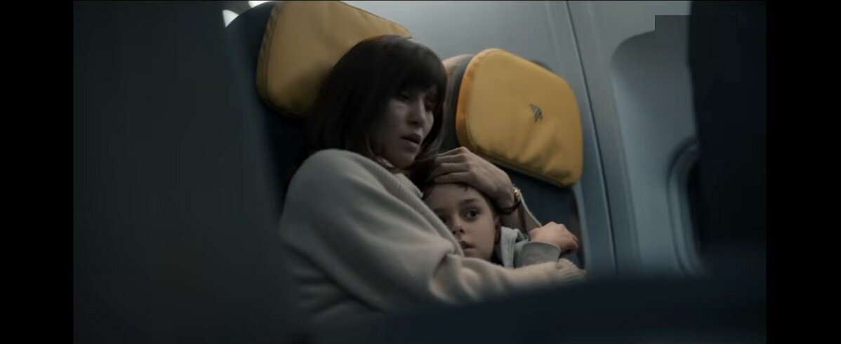 По вполне очевидным причинам ни одна реальная авиакомпания рекламировать себя в этом фильме не рискнула. 