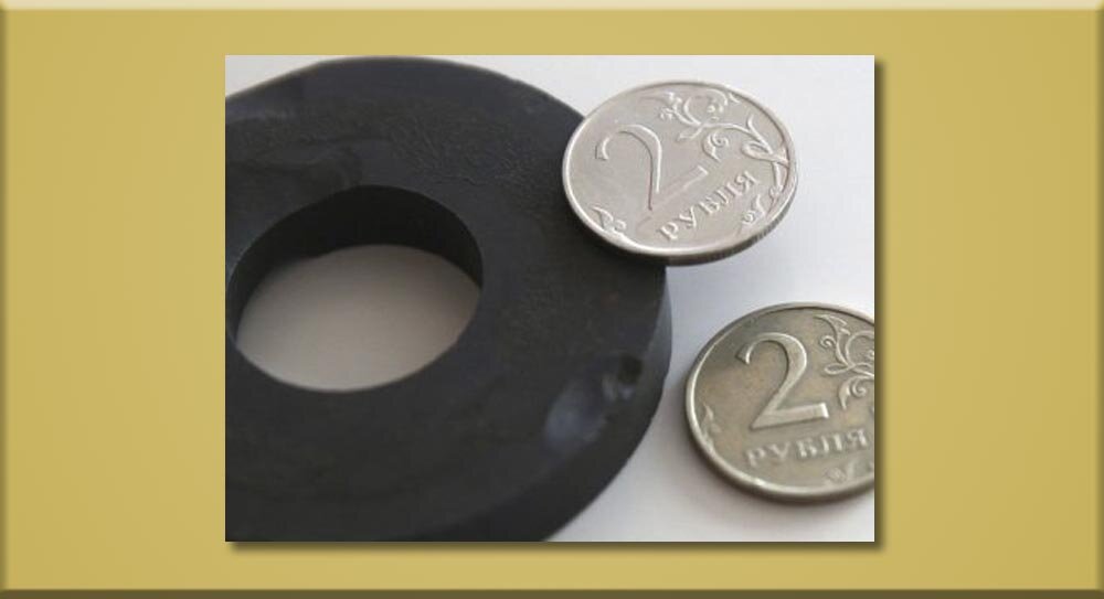 Новые, стальные монеты стали притягиваться магнитом, в отличие от "старых" медно-никелевых.  