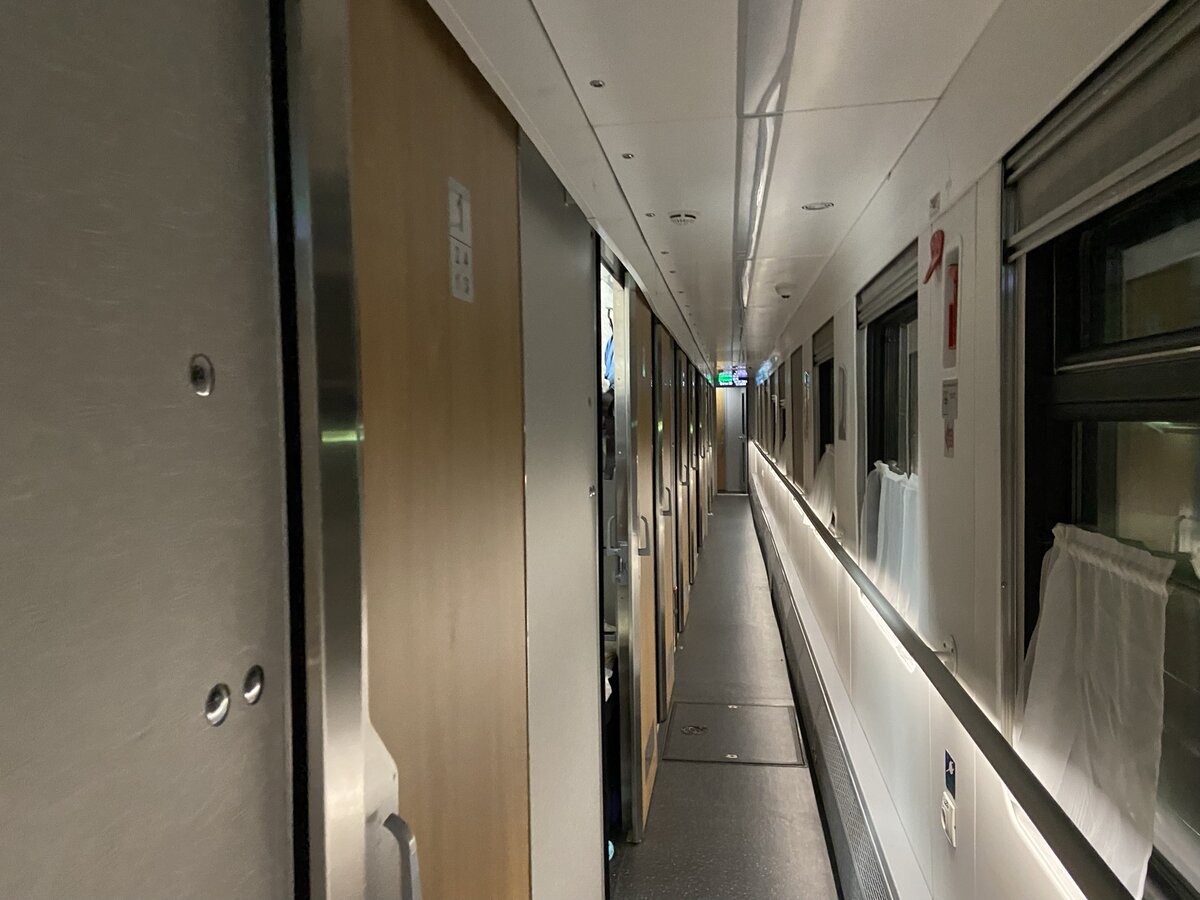 Современные материалы отделки, внешняя чистота, мягкая подсветка создают ощущение комфорта