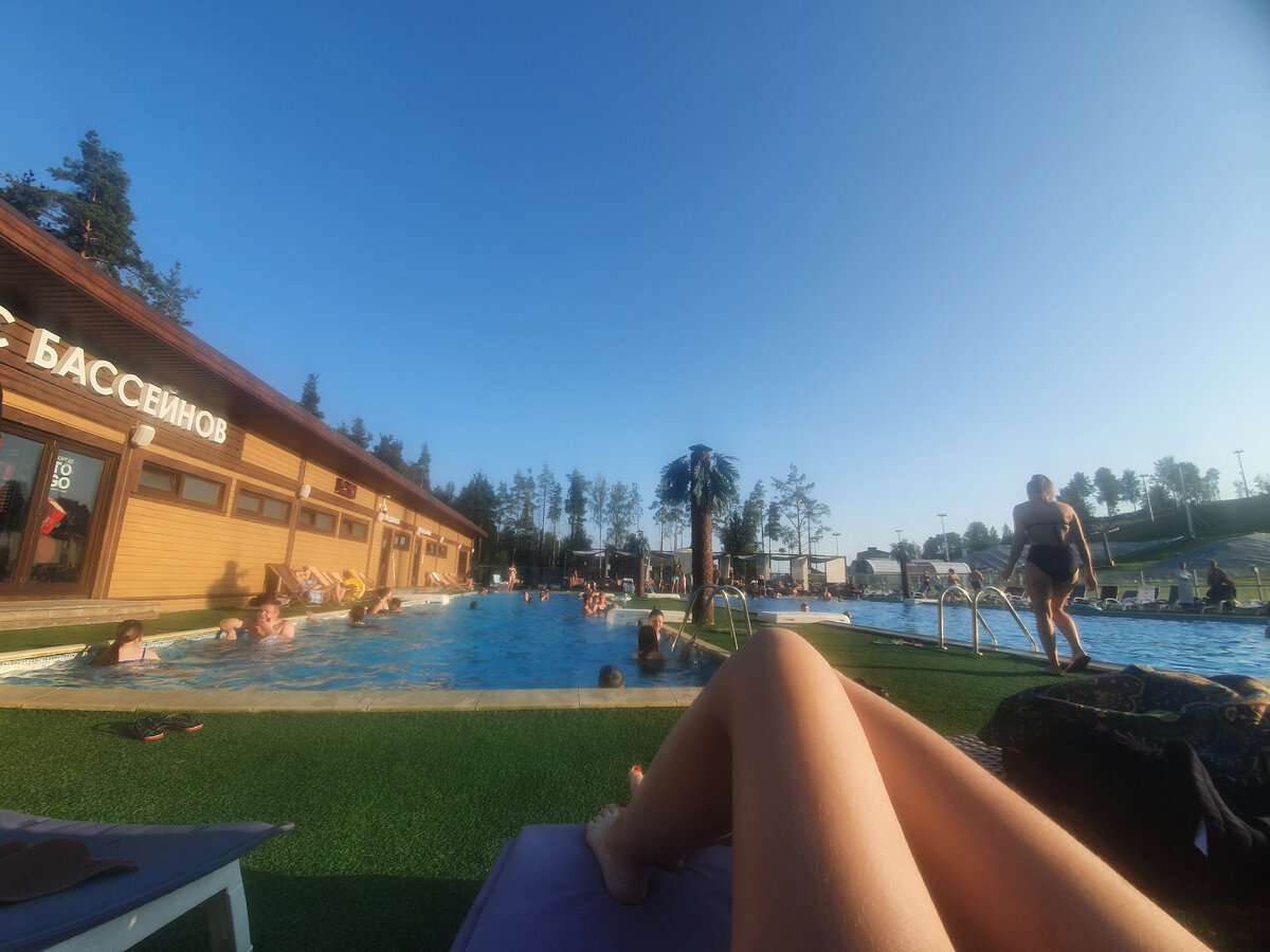 Свинка был слева от меня