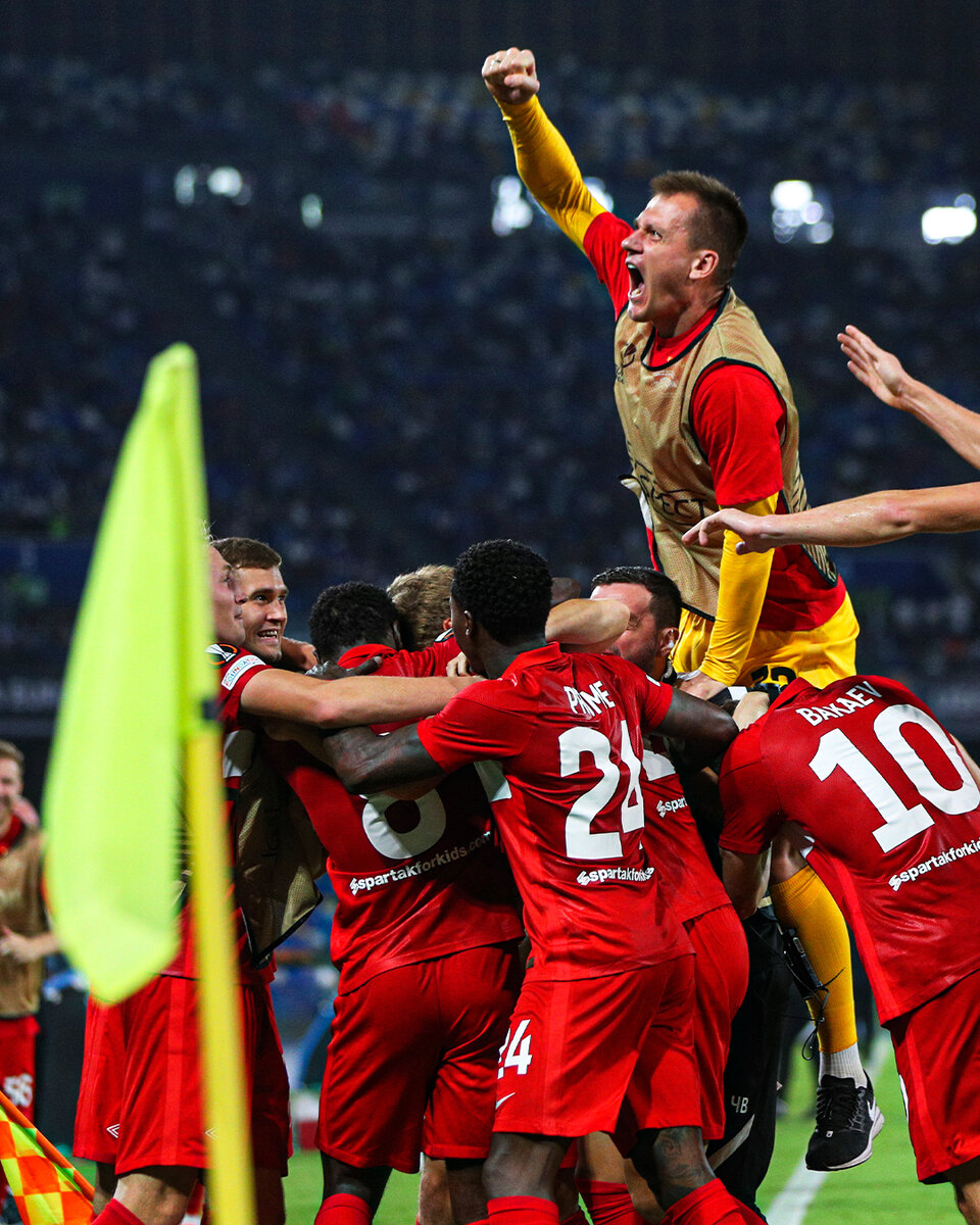 Игроки "Спартака" празднуют победу над "Наполи" (3:2). Фото spartak.com