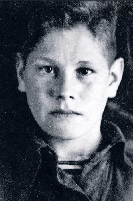 Геннадий Юхтин в детстве. Фото из открытых источников.
