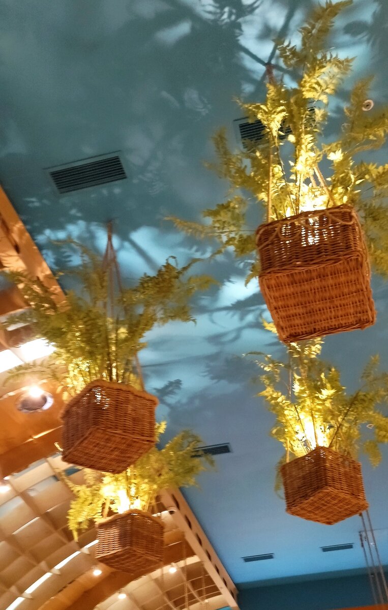 Фрагмент интерьера. Прогулка моя. Фото моё. 