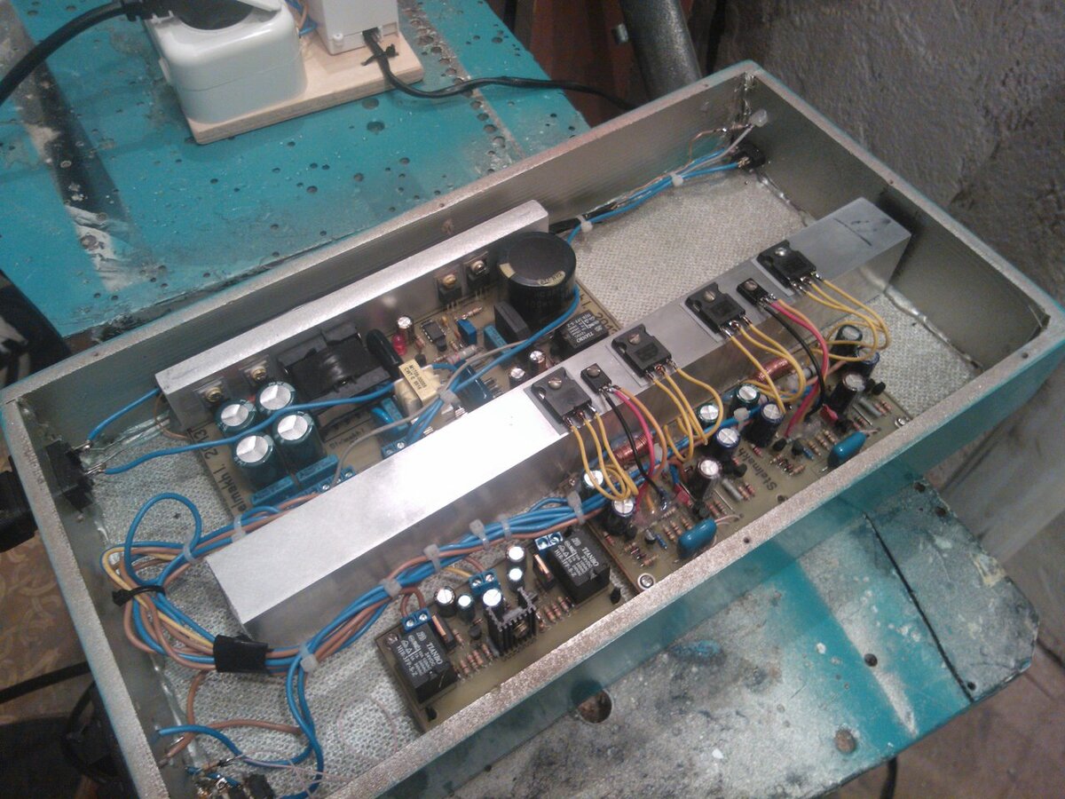 Общий вид собранного усилителя мощности Падик