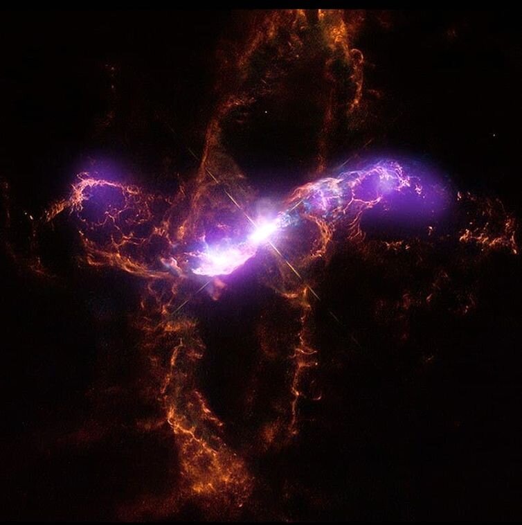Фото: X-ray: NASA/CXC/SAO/R. Montez et al.; Optical: Data: NASA/ESA/STScI, Enhanced processing by Judy Schmidt (CC BY-NC-SA). X-ray/Optical composite processing by CXC 