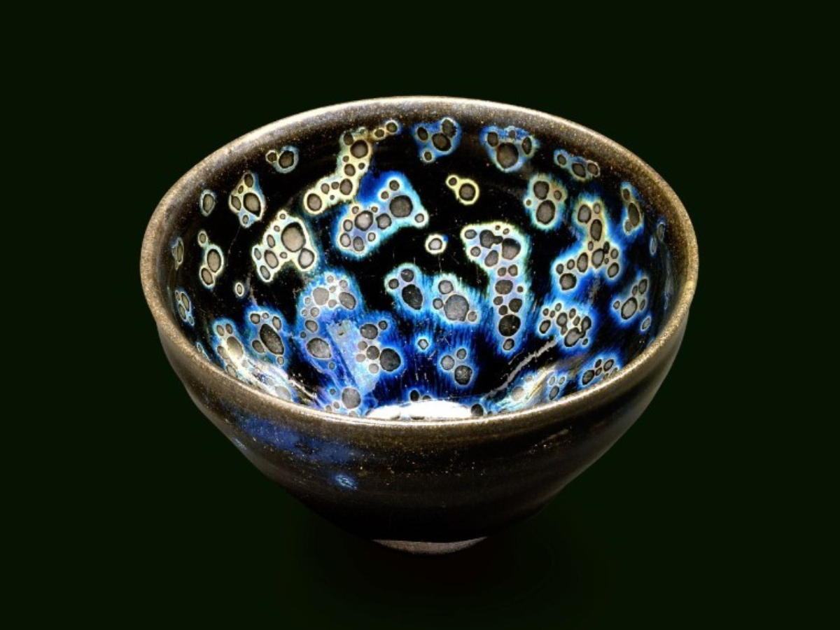 Чаша Яоюй Тяньму времён династии Южная Сун из коллекции Художественного музея Сейкадо Бунко в Японии. Источник: https://lapeacefulday.com