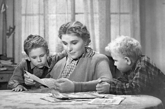    Кадр из фильма «Чук и Гек», 1953 г.