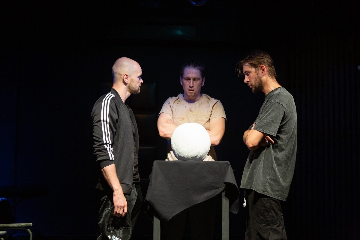    Три героя, три характера, три взгляда на жизнь и на Чудо – каждый зритель увидит свой смысл и погрузится в свои переживания Ольга Севрюгина