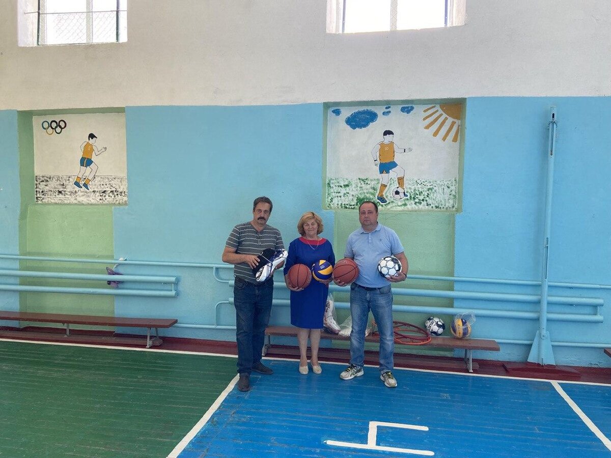  Спортинвентарь и учебники передала Мордовия Новокиевской школе - Таврия ТВ - Херсон
