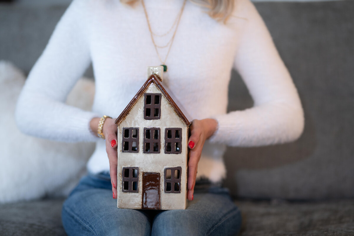 Элеонора Тонделли, Васту-эксперт, автор статей 